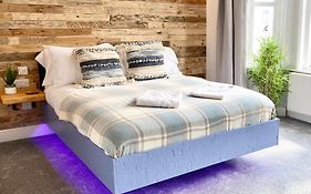 Cloud9 Guest House - By Coastline Retreats - Newly Renovated, Beautiful Ensuite Rooms Near Seafront In Town Centre, Netflix, Superfast Wifi, Communal Kitchen